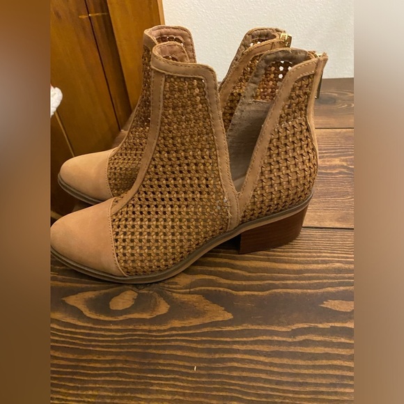 Steve Madden‎ Leather Booties - Picture 1 of 6